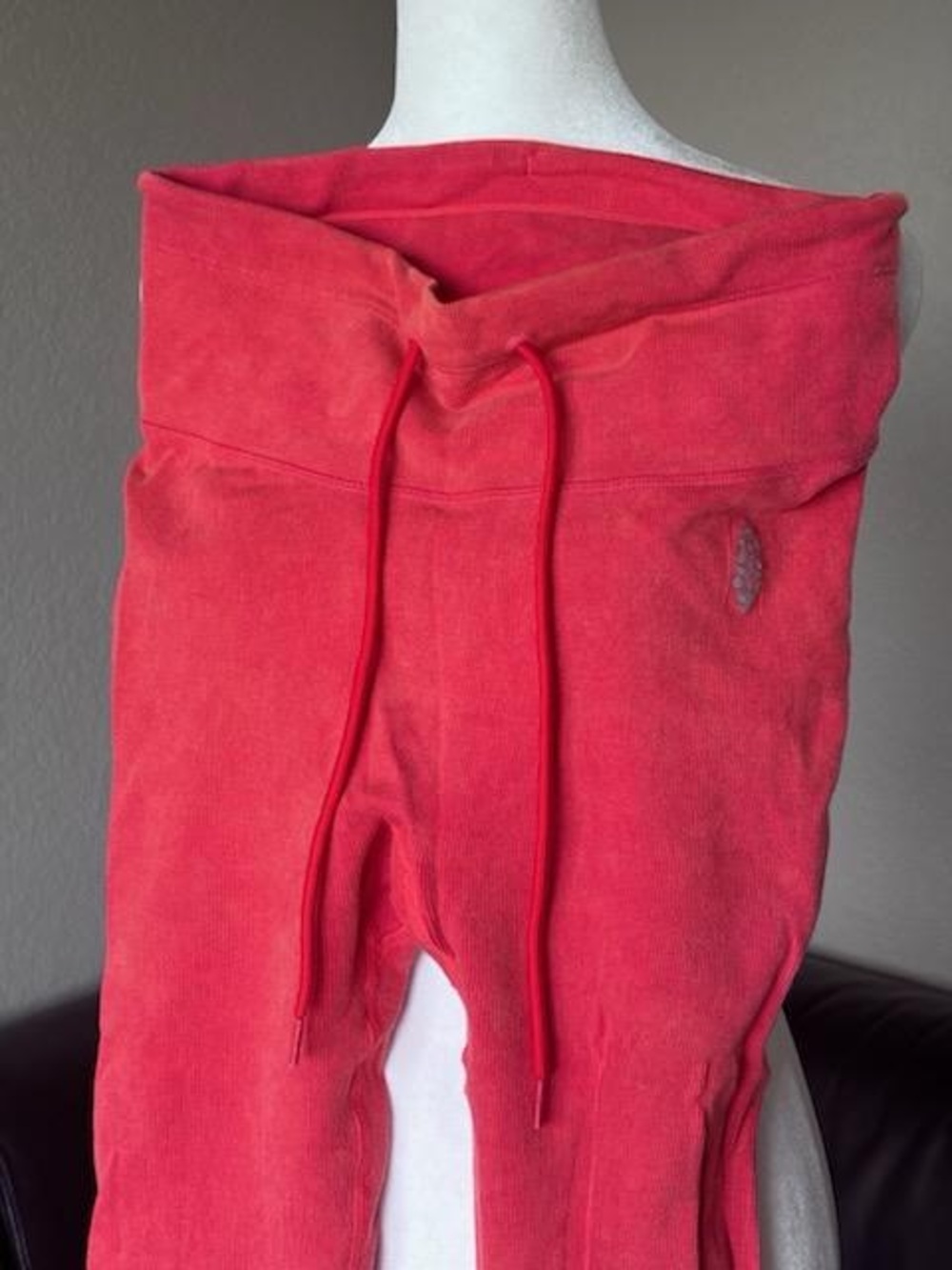 FREE PEOPLE MOVEMENT 
GO TO LEGGINGS
WASHED RED ALERT
size xs-small - Picture 9 of 10